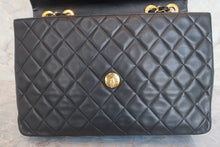 将图片加载到图库查看器，CHANEL/香奈儿 大号CF 单盖 链条包 羊皮 Black/Gold hadware(黑色/金色金属) 肩背包 600080167
