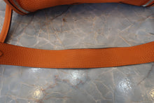 将图片加载到图库查看器，HERMES LINDY 30 Clemence leather Orange □P刻印 Shoulder bag 800020230
