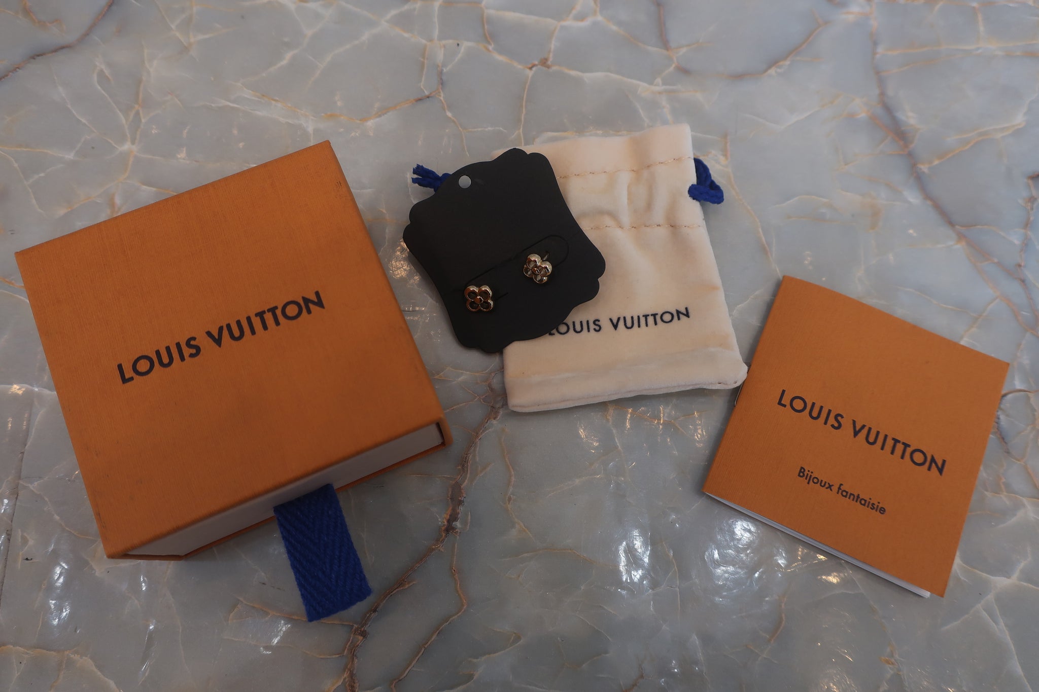 Shop Louis Vuitton Plates