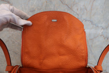 将图片加载到图库查看器，HERMES LINDY 30 Clemence leather Orange □P刻印 Shoulder bag 800020230
