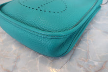 将图片加载到图库查看器，HERMES  EVELYNE TPM Clemence leather Blue paon X刻印 Shoulder bag 800070048
