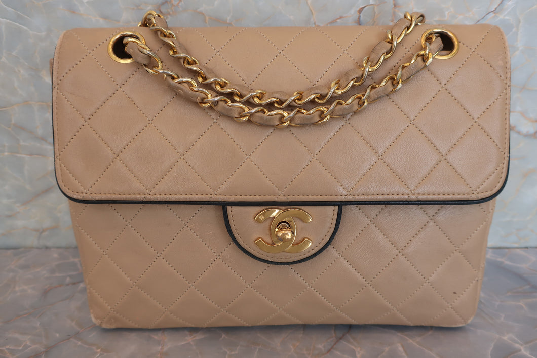 CHANEL Matelasse chain shoulder bag Lambskin Beige/Black/Gold hadware Shoulder bag 600080101