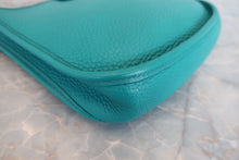 将图片加载到图库查看器，HERMES  EVELYNE TPM Clemence leather Blue paon X刻印 Shoulder bag 800070048
