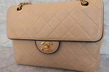 Load image into Gallery viewer, CHANEL Matelasse chain shoulder bag Lambskin Beige/Black/Gold hadware Shoulder bag 600080101
