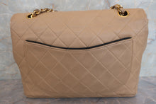 Load image into Gallery viewer, CHANEL Matelasse chain shoulder bag Lambskin Beige/Black/Gold hadware Shoulder bag 600080101
