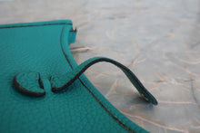 将图片加载到图库查看器，HERMES  EVELYNE TPM Clemence leather Blue paon X刻印 Shoulder bag 800070048

