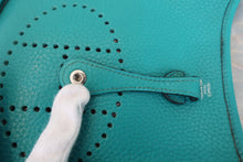 将图片加载到图库查看器，HERMES  EVELYNE TPM Clemence leather Blue paon X刻印 Shoulder bag 800070048
