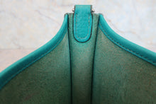 将图片加载到图库查看器，HERMES  EVELYNE TPM Clemence leather Blue paon X刻印 Shoulder bag 800070048
