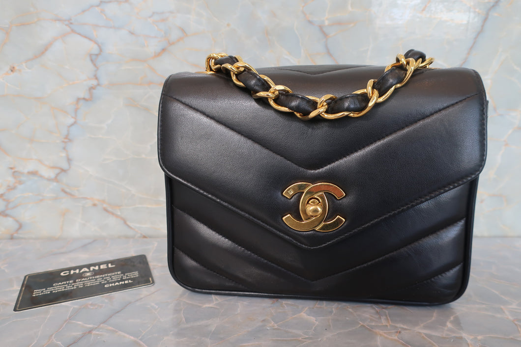 CHANEL/シャネル Vステッチチェーンショルダーバッグ ラムスキン ブラック/ゴールド金具 ショルダーバッグ 700100232