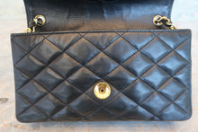 画像をギャラリービューアに読み込む, CHANEL/シャネル デカココチェーンショルダーバッグ ラムスキン ブラック/ゴールド金具 ショルダーバッグ 700080173
