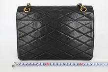 將圖片載入圖庫檢視器 CHANEL/シャネル チェーンショルダーバッグ ラムスキン ブラック/ゴールド金具 ショルダーバッグ 800080185
