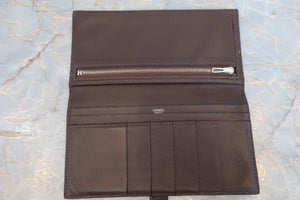 HERMES／エルメス ベアンスフレ ヴォーエプソン ショコラ 財布 700030089