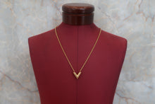 Load image into Gallery viewer, LOUIS VUITTON Esential V Gold plate Gold Necklace 300020044

