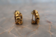 Load image into Gallery viewer, CHANEL CC mark earring Gold plate Gold Earring 600030084
