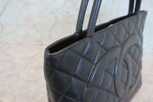 画像をギャラリービューアに読み込む, CHANEL/シャネル 復刻トート キャビアスキン ブラック/シルバー金具 トートバッグ 700080130

