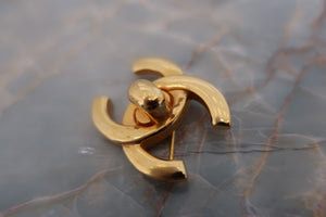 CHANEL/香奈儿 转锁 胸针 镀金 Gold(金色) 胸针 600030085