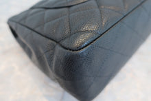 画像をギャラリービューアに読み込む, CHANEL/シャネル 中マトラッセシングルフラップチェーンショルダーバッグ キャビアスキン ブラック/シルバー金具 ショルダーバッグ 700070125
