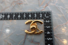 Load image into Gallery viewer, CHANEL Turnlock brooch Gold plate Gold Brooch 600030085
