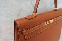 Load image into Gallery viewer, HERMES KELLY 35 Graine Lisse leather Brown 〇D Engraving Hand bag 600070068
