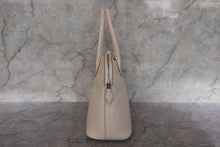 Load image into Gallery viewer, HERMES／BOLIDE 27 Epsom leather Craie A Engraving Hand bag 700120084
