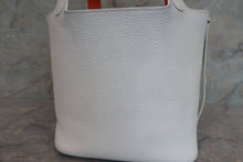 将图片加载到图库查看器，HERMES PICOTIN MM Bi-color Clemence leather/Chevre myzore goatskim White/Orange □I刻印 Hand bag 600070062
