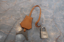 画像をギャラリービューアに読み込む, HERMES／エルメス ケリー32 ボックスカーフ ナチュラル/マットシルバー金具 □C刻印 ショルダーバッグ 700090149
