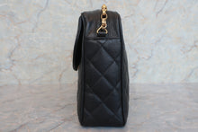 Load image into Gallery viewer, CHANEL Matelasse chain shoulder bag Caviar skin Black/Gold hadware Shoulder bag 600080171
