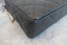 Load image into Gallery viewer, CHANEL Matelasse chain shoulder bag Caviar skin Black/Gold hadware Shoulder bag 600080171
