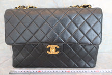 将图片加载到图库查看器，CHANEL/香奈儿 中号CF 单盖包 链条包 羊皮 Black/Gold hadware(黑色/金色金属) 肩背包 600070056
