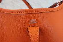 Load image into Gallery viewer, HERMES  EVELYNE TPM Epsom leather Orange □H Engraving Shoulder bag 800070010
