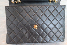 将图片加载到图库查看器，CHANEL/香奈儿 中号CF 单盖包 链条包 羊皮 Black/Gold hadware(黑色/金色金属) 肩背包 600070056
