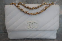 Load image into Gallery viewer, CHANEL Bias stitch chain shoulder bag Caviar skin White/Gold hadware Shoulder bag 600070099
