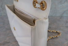 Load image into Gallery viewer, CHANEL Bias stitch chain shoulder bag Caviar skin White/Gold hadware Shoulder bag 600070099
