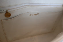 将图片加载到图库查看器，CHANEL/香奈儿 垂直针迹 链条包 荔枝皮 White/Gold hadware(白色/金色金属) 肩背包 600070099
