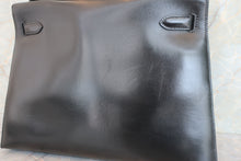 Load image into Gallery viewer, HERMES KELLY 32 Box carf leather Black □J Engraving Shoulder bag 700070117
