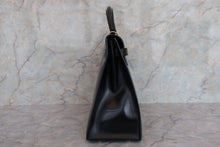 Load image into Gallery viewer, HERMES KELLY 32 Box carf leather Black □J Engraving Shoulder bag 700070117
