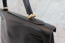 Load image into Gallery viewer, HERMES KELLY 32 Box carf leather Black □J Engraving Shoulder bag 700070117
