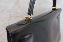 Load image into Gallery viewer, HERMES KELLY 32 Box carf leather Black □J Engraving Shoulder bag 700070117
