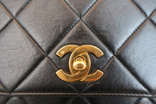 Load image into Gallery viewer, CHANEL Matelasse trapezoid chain hand bag Lambskin Black/Gold hadware Hand bag 800070012
