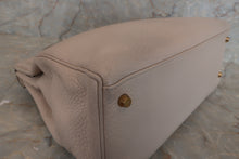 Load image into Gallery viewer, HERMES KELLY 35 Bi-color Clemence leather Lite beige/Beige □F Engraving Shoulder bag 500100007
