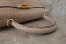 Load image into Gallery viewer, HERMES KELLY 35 Bi-color Clemence leather Lite beige/Beige □F Engraving Shoulder bag 500100007
