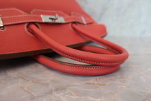 Load image into Gallery viewer, HERMES BIRKIN 35 Bi-color Clemence leather Sanguine/White □O Engraving Hand bag 700070128
