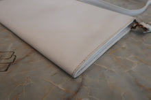 Load image into Gallery viewer, HERMES Shoulder bag Gulliver leather White 〇K Engraving Shoulder bag 500080068
