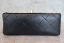 将图片加载到图库查看器，CHANEL/香奈儿 迷你CF 单盖 链条包 羊皮 Black/Gold hadware(黑色/金色金属) 肩背包 800030199
