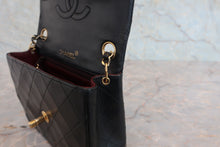 将图片加载到图库查看器，CHANEL/香奈儿 迷你CF 单盖 链条包 羊皮 Black/Gold hadware(黑色/金色金属) 肩背包 800030199
