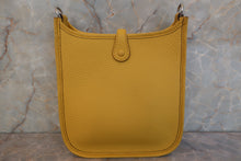 将图片加载到图库查看器，HERMES EVELYNE TPM Clemence leather Jaune de naples W刻印 Shoulder bag 600080203
