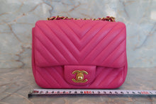 Load image into Gallery viewer, CHANEL  V-Stitch chain shoulder bag Lambskin Pink/Gold hadware Shoulder bag 700060070
