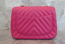 Load image into Gallery viewer, CHANEL  V-Stitch chain shoulder bag Lambskin Pink/Gold hadware Shoulder bag 700060070

