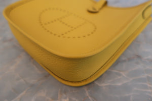 HERMES EVELYNE TPM Clemence leather Jaune de naples W刻印 Shoulder bag 600080203