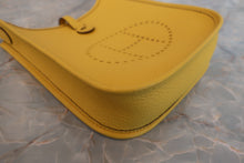 将图片加载到图库查看器，HERMES EVELYNE TPM Clemence leather Jaune de naples W刻印 Shoulder bag 600080203
